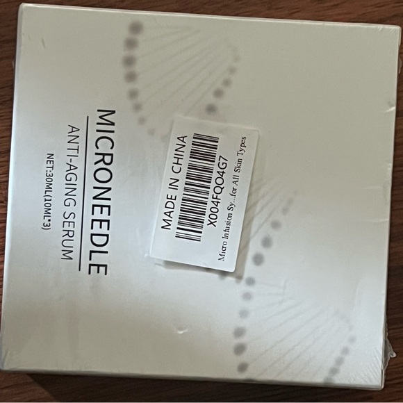 Microneedle Anti-Aging Serum sealed - Picture 1 of 2